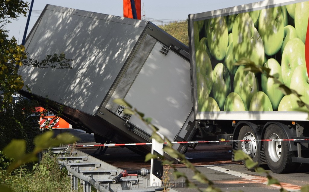 Schwerer VU PKlemm A 57 Rich Innenstadt Hoehe Koeln Chorweiler P270.JPG - Miklos Laubert